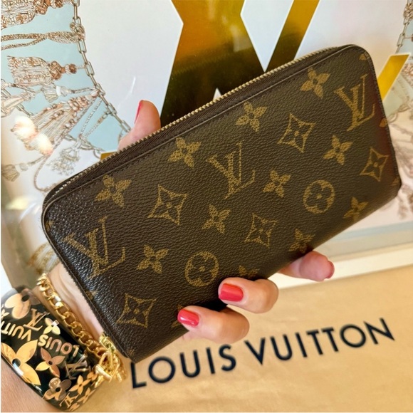 Louis Vuitton Monogram Large Zipper Wallet Purse - Picture 1 of 16
